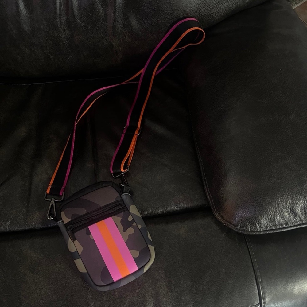 🩷Camo Neoprene Crossbody🩷